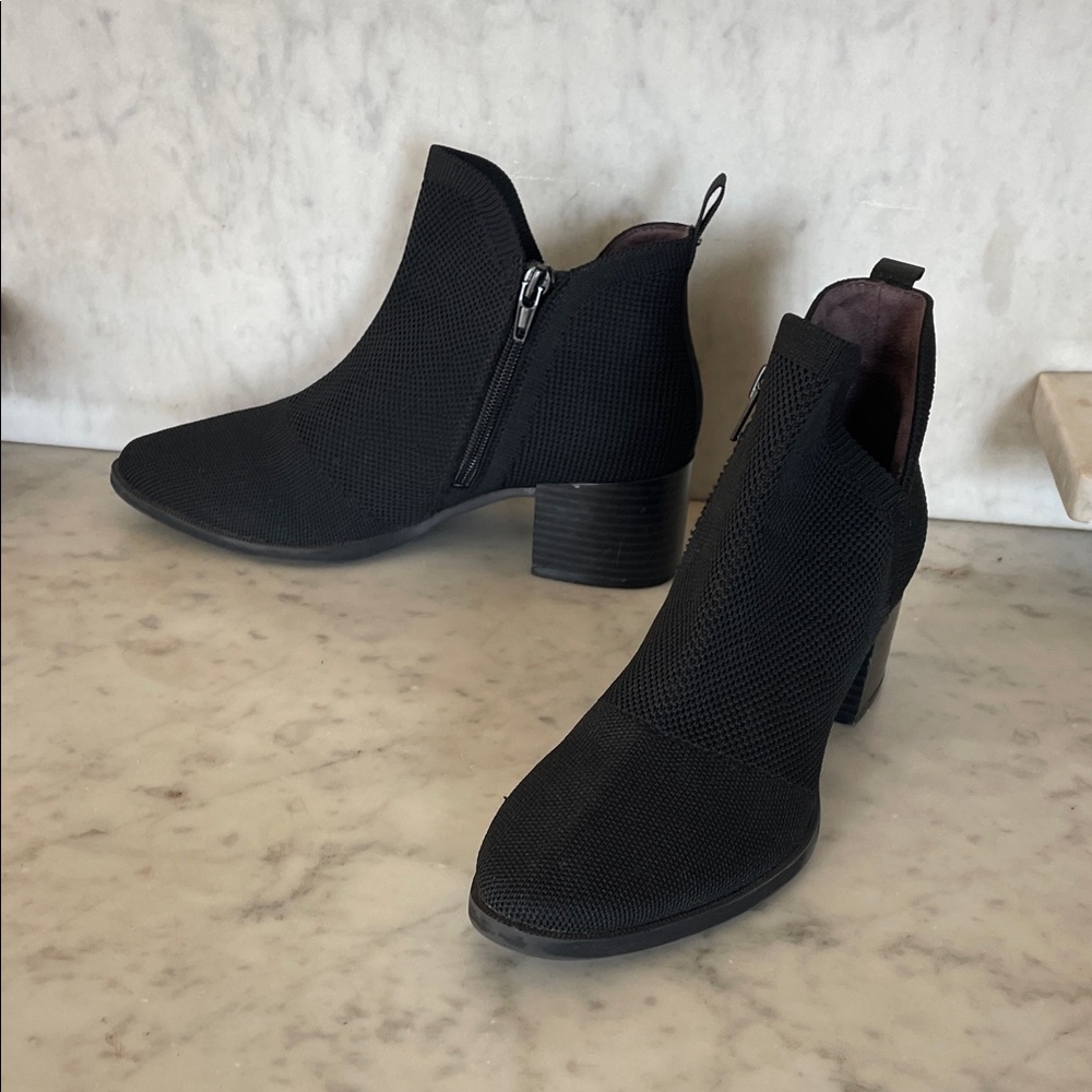 LIFE STRIDE Destined Black Ankle Boots Fabric Upper Zip Side